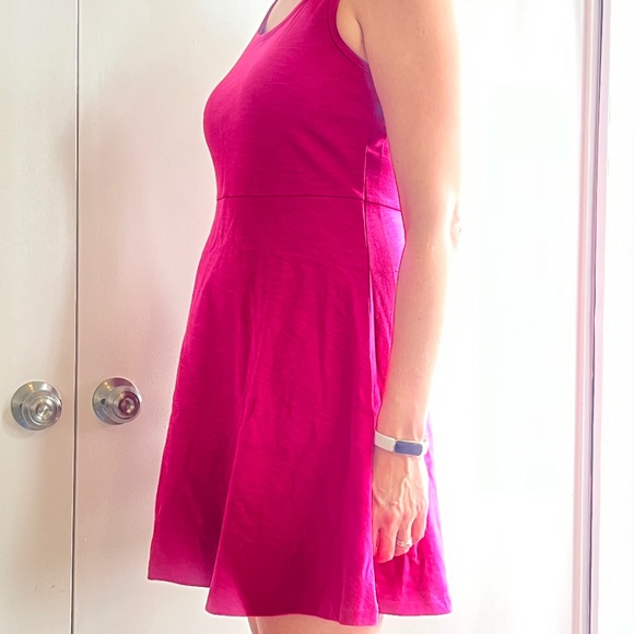 Fuchsia pink Lole dress flattering cut. - Picture 1 of 4